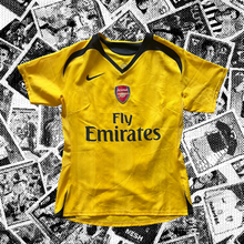 Load image into Gallery viewer, Arsenal 2005-06 AWAY w/Fabregas Nameset